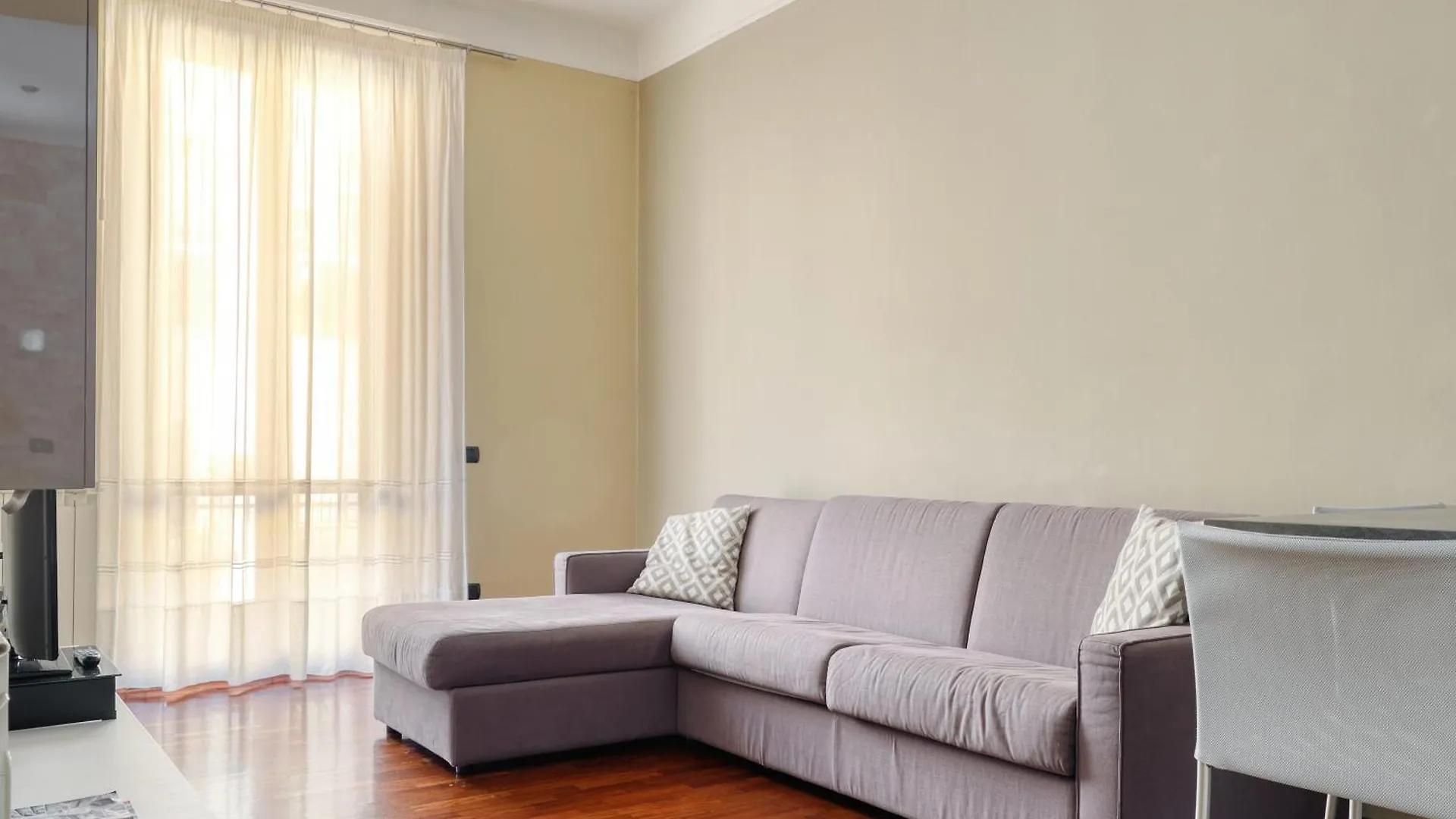 Apartment Joivy Inviting 1Br Flat Near Citylife District Milan